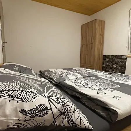 Brodsky E1064 Feriehus Červený Kostelec