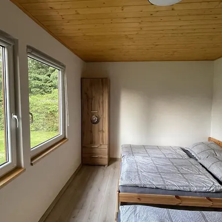 Semesterbostad Brodsky E1064 Červený Kostelec