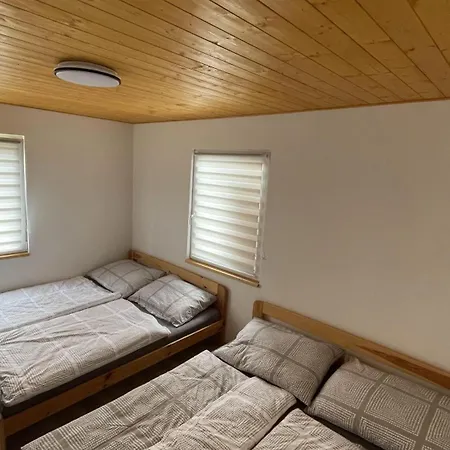 Brodsky E1064 Semesterbostad Červený Kostelec